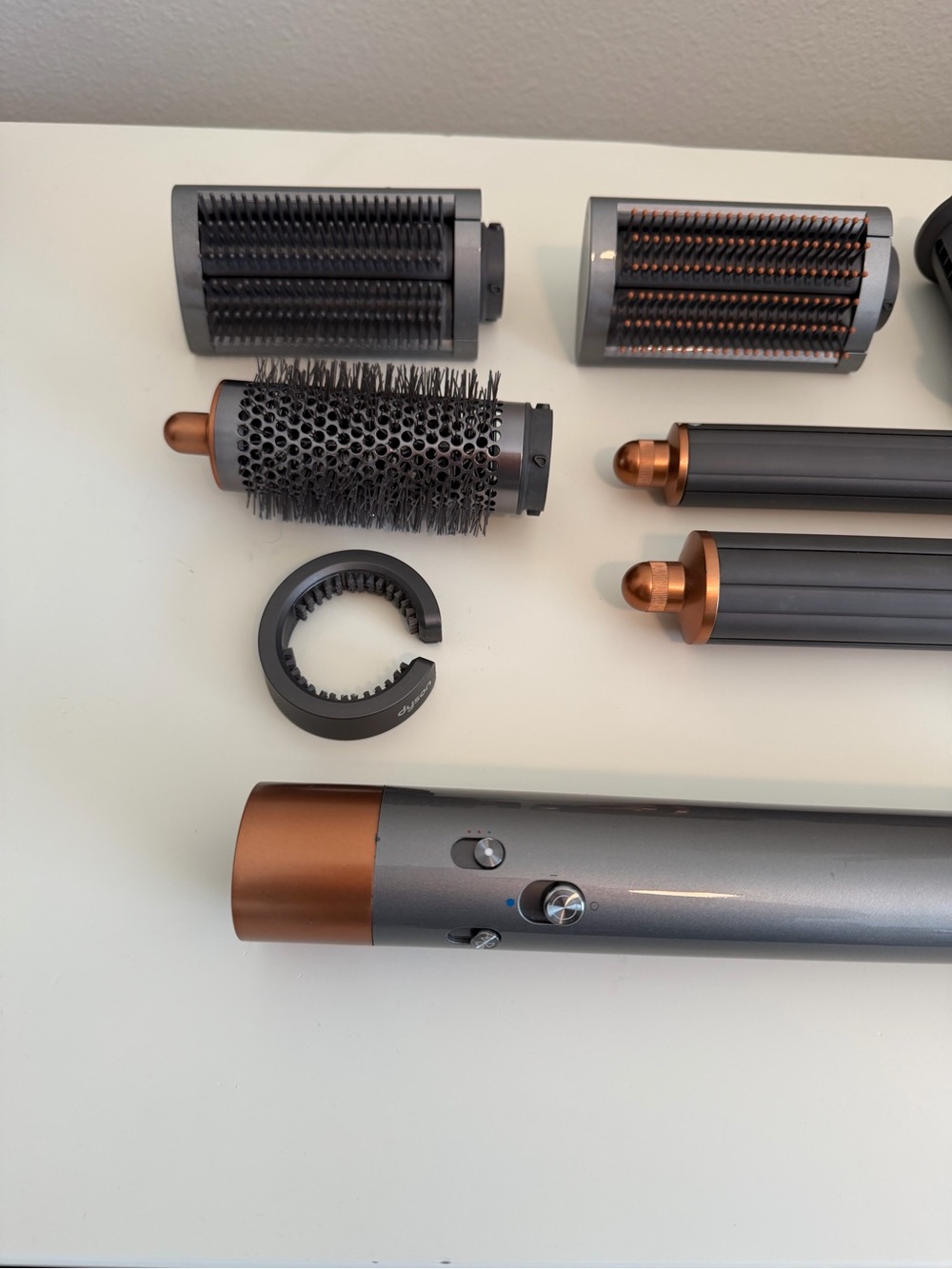Dyson Airwrap Multi-Styler - Picture 3 of 6